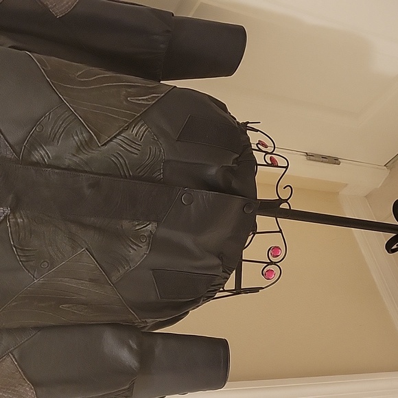 Beautiful Sz Sm Gray and Black patchwork Leather jacket. The details are amazing - Picture 2 of 9